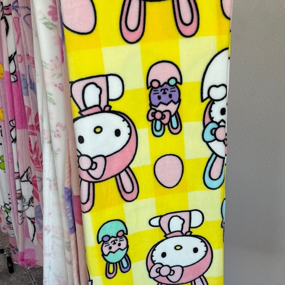 Cute Yellow Bunny Pattern Blanket - Picture 2 of 2